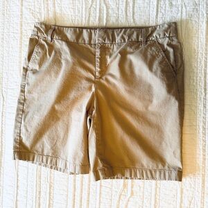 Caslon Women's  Stretch Cotton Twill 8.5” Inseam 36” Waist Shorts -Tan, Size 14